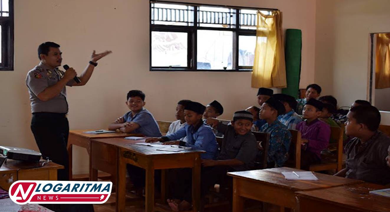 Tahukah Anda? Para Santri SMPIT Logaritma Terlibat Aktif dalam Penyuluhan Kesehatan & Pendataan PHBS Tahukah Anda? Para Santri SMPIT Logaritma Terlibat Aktif dalam Penyuluhan Kesehatan & Pendataan PHBS