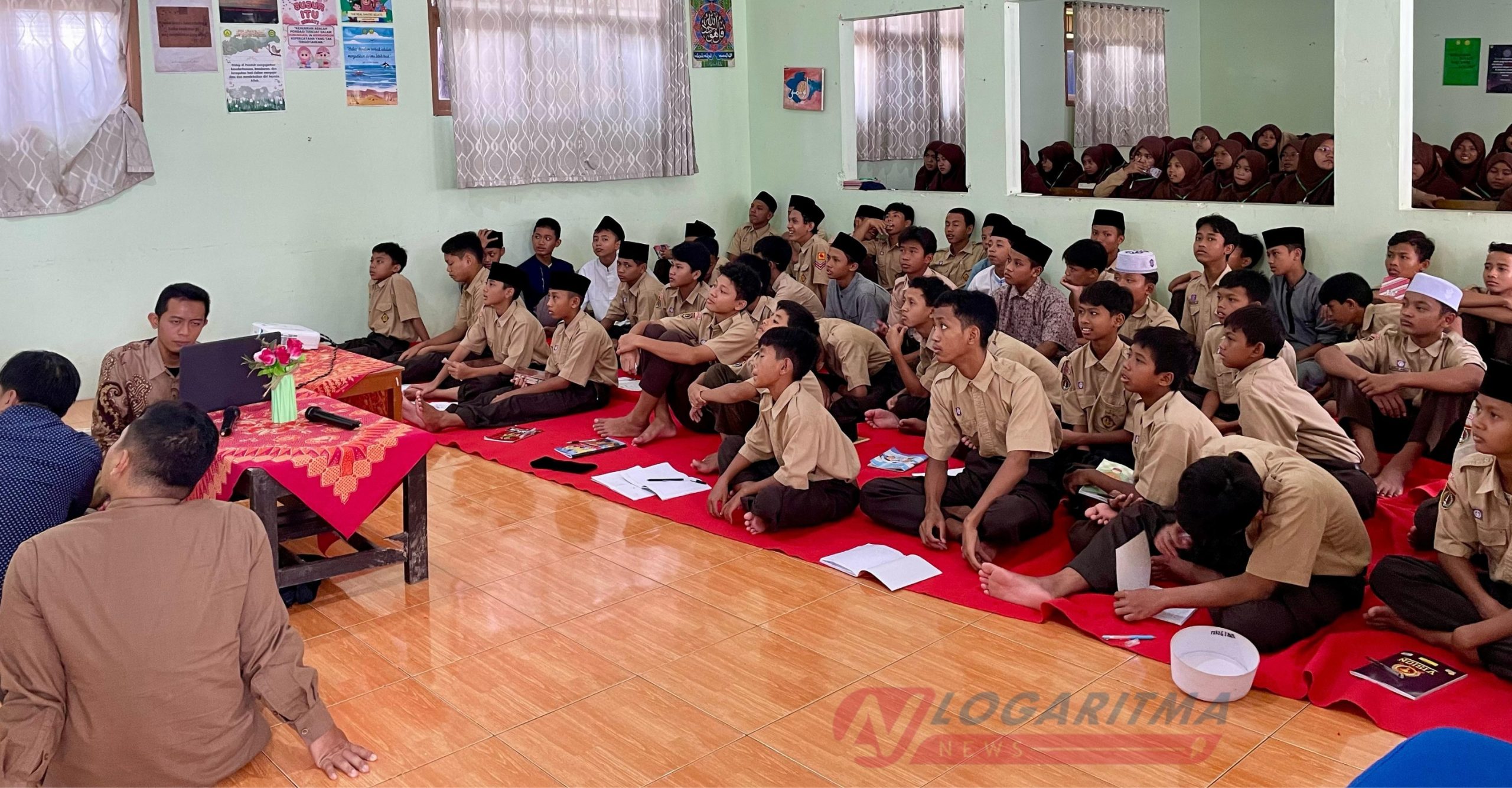 Orang Tua Jadi Guru, Siswa SMPIT Logaritma Karanganyar Belajar Langsung Dunia Kerja! Orang Tua Jadi Guru, Siswa SMPIT Logaritma Karanganyar Belajar Langsung Dunia Kerja!