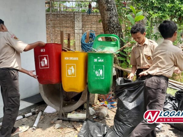 SMPIT Logaritma Karanganyar Sukseskan World Cleanup Day 2025