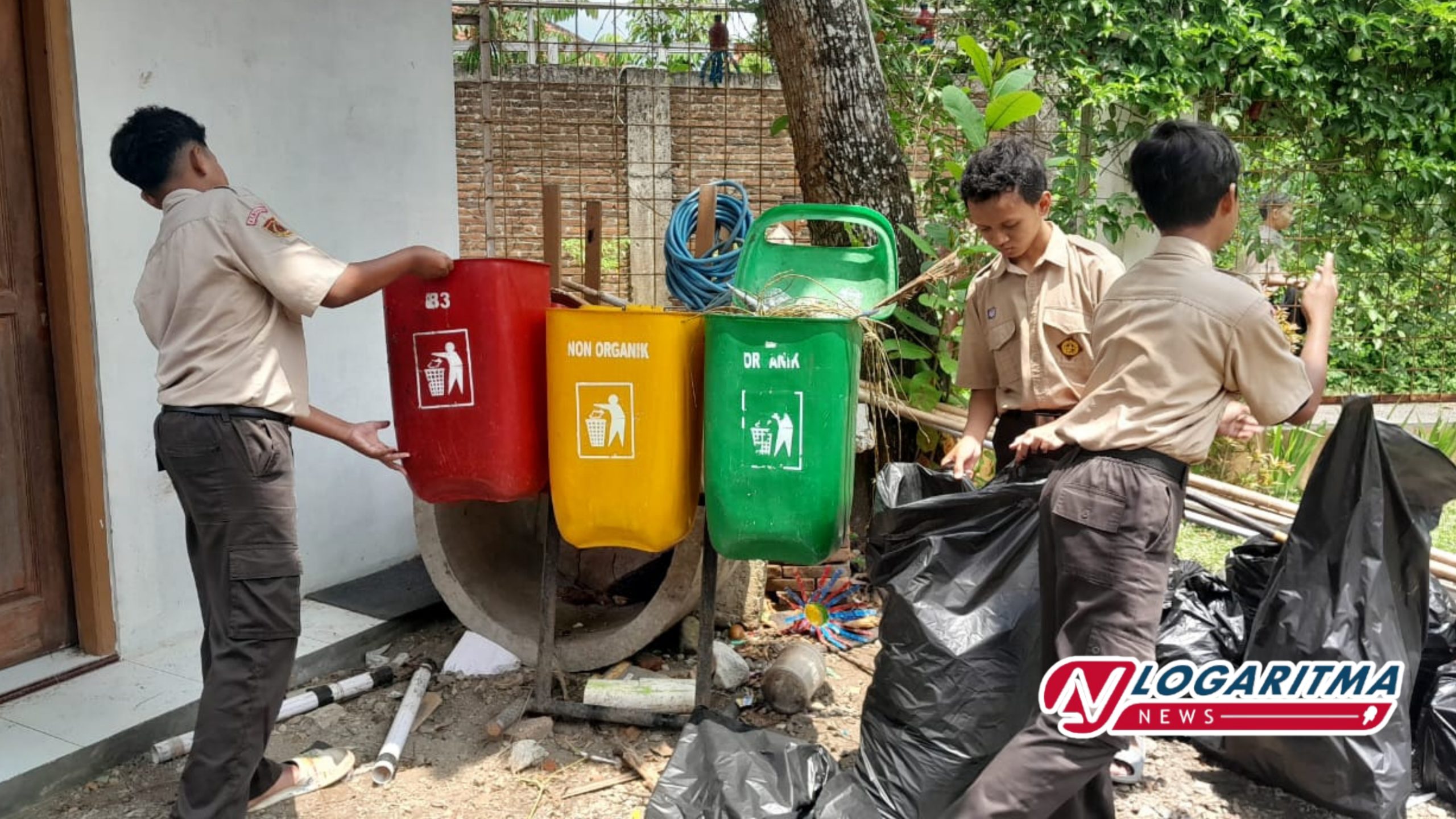 SMPIT Logaritma Karanganyar Sukseskan World Cleanup Day 2025 SMPIT Logaritma Karanganyar Sukseskan World Cleanup Day 2025